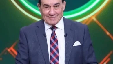 صورة جنرال التعليق مدحت شلبي في مهمة نهائي كأس العرب بين الأردن والمغرب